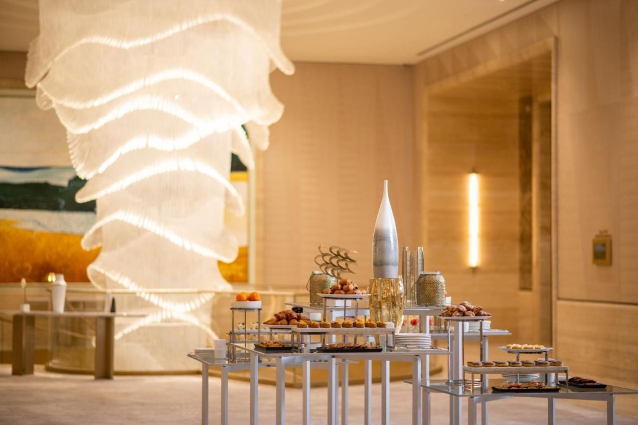 Hotel The St. Regis Dubai, The Palm Esterno foto The lobby of the hotel