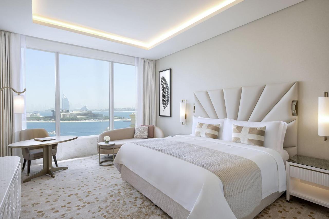 Hotel The St. Regis Dubai, The Palm Esterno foto A bedroom at the hotel
