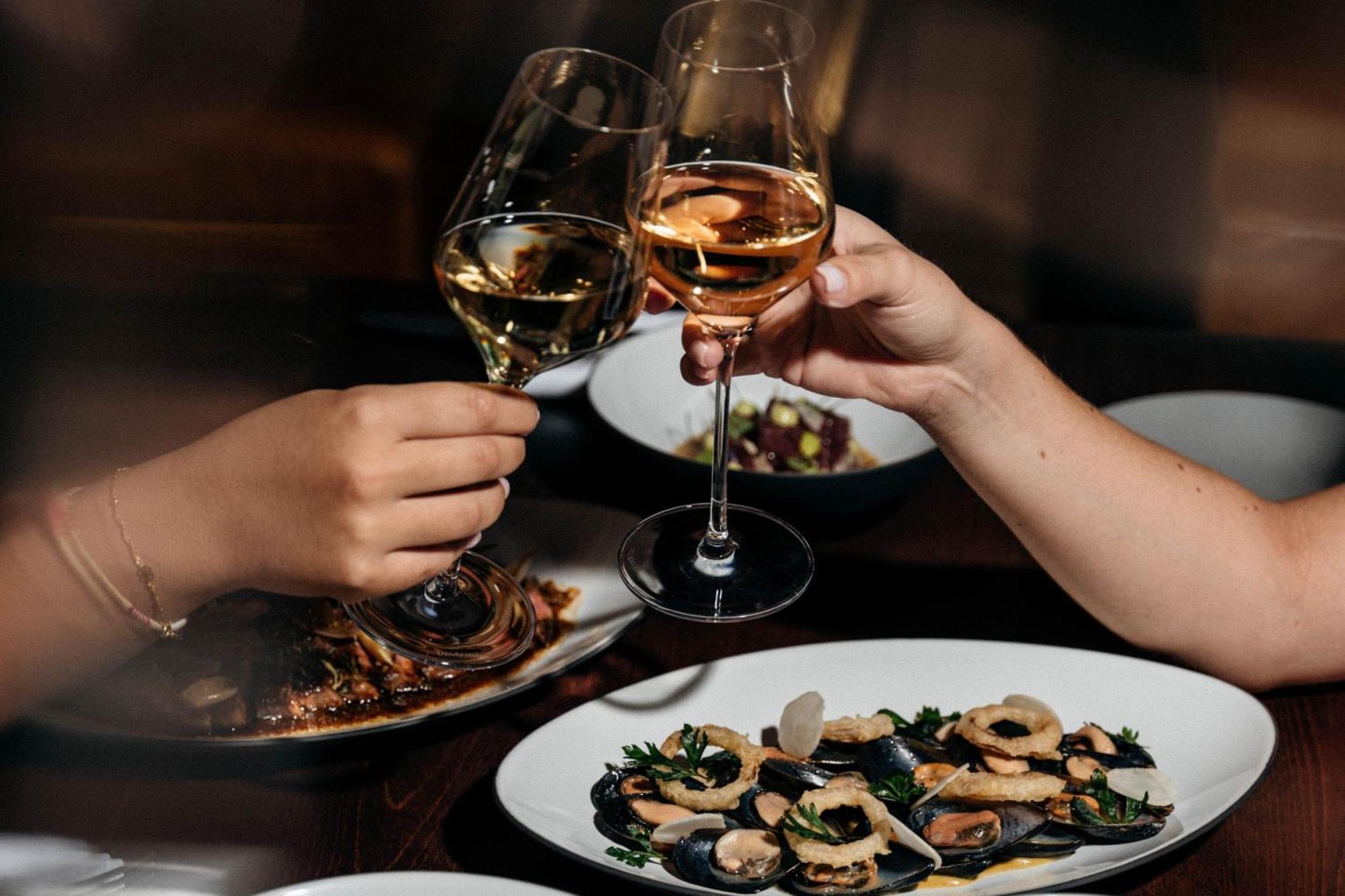 Hotel The St. Regis Dubai, The Palm Esterno foto Mussels with white wine