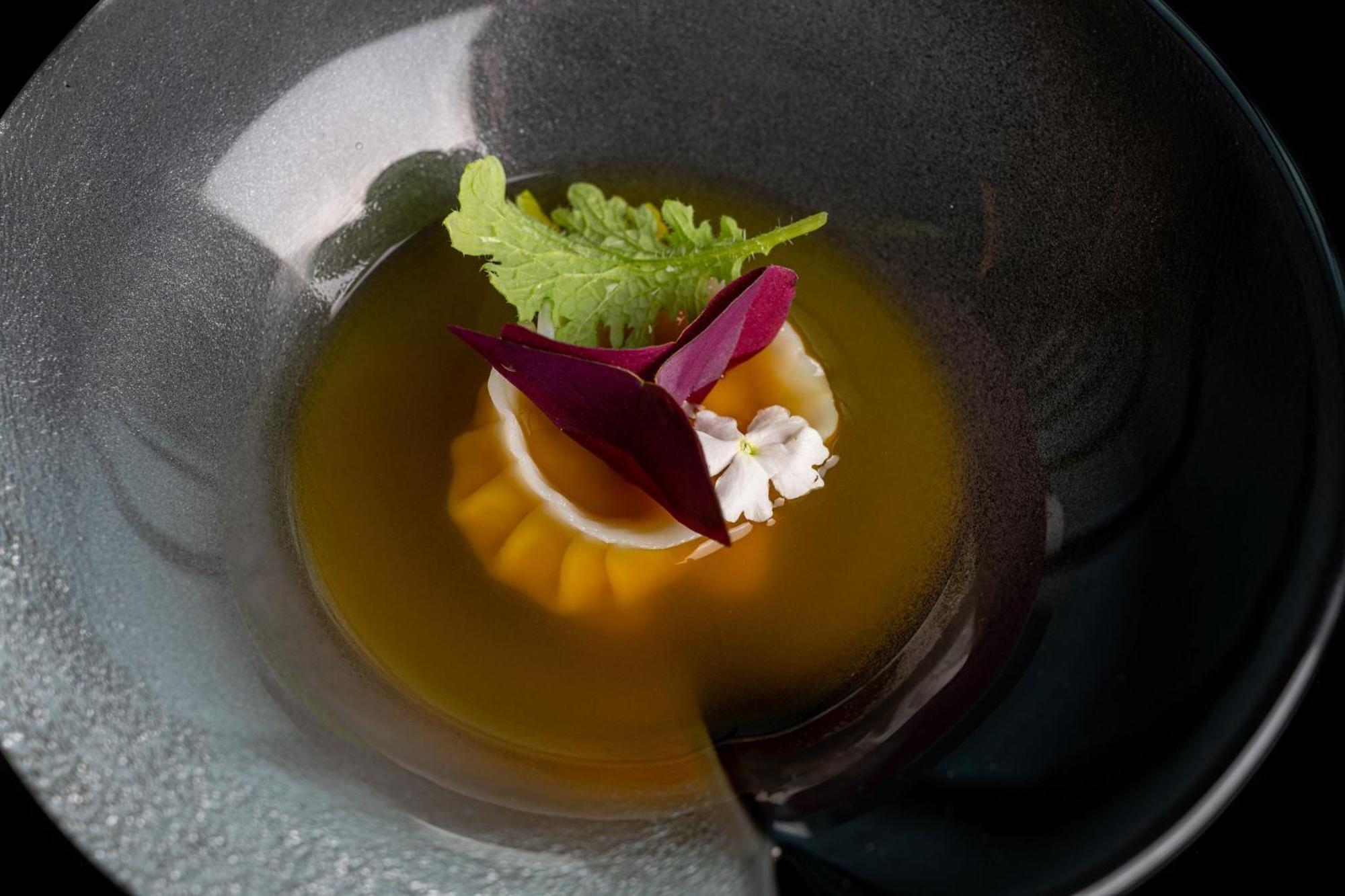 Hotel The St. Regis Dubai, The Palm Esterno foto A dish by Chef Grant Achatz