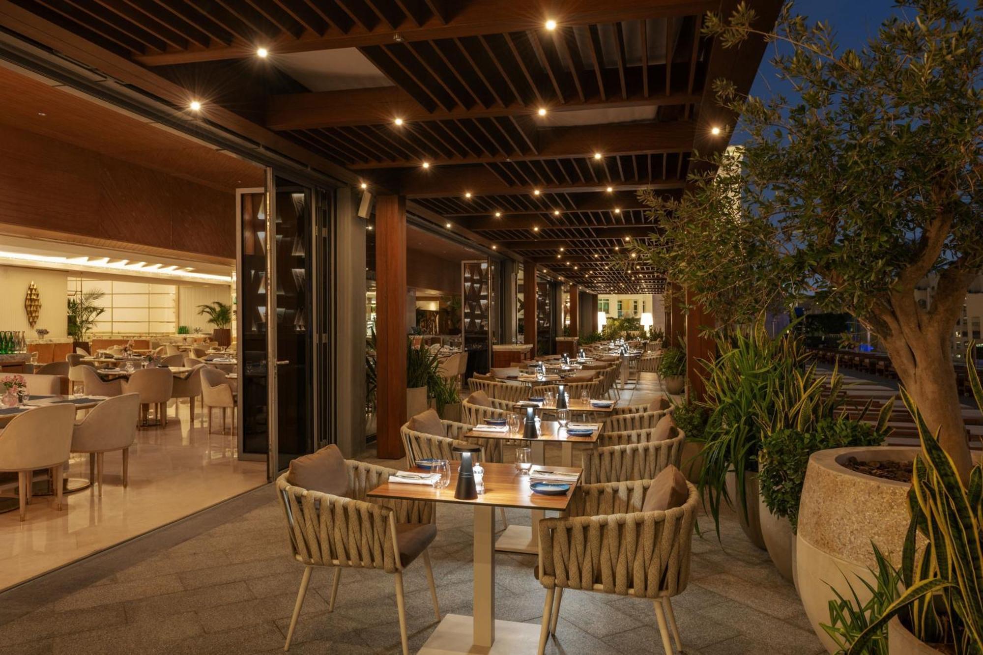 Hotel The St. Regis Dubai, The Palm Esterno foto The Terrace