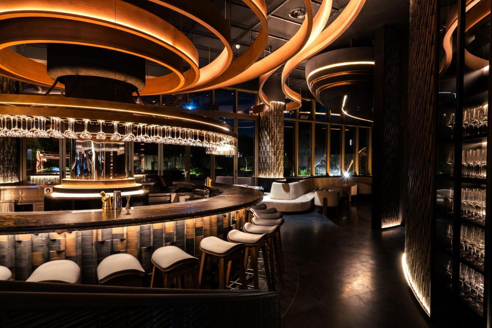Hotel The St. Regis Dubai, The Palm Esterno foto The bar at the 101 Sky Lounge