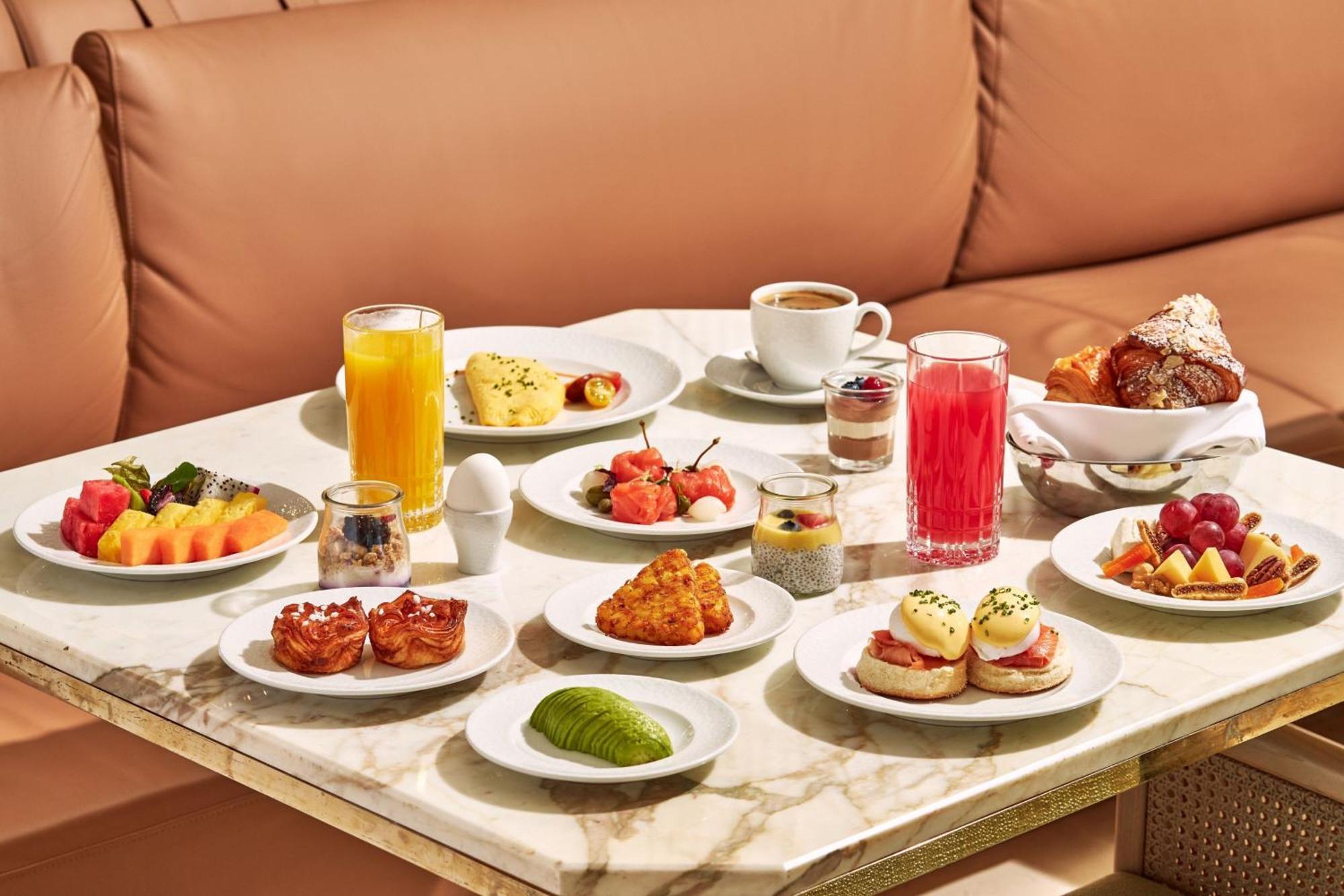 Hotel The St. Regis Dubai, The Palm Esterno foto A typical breakfast