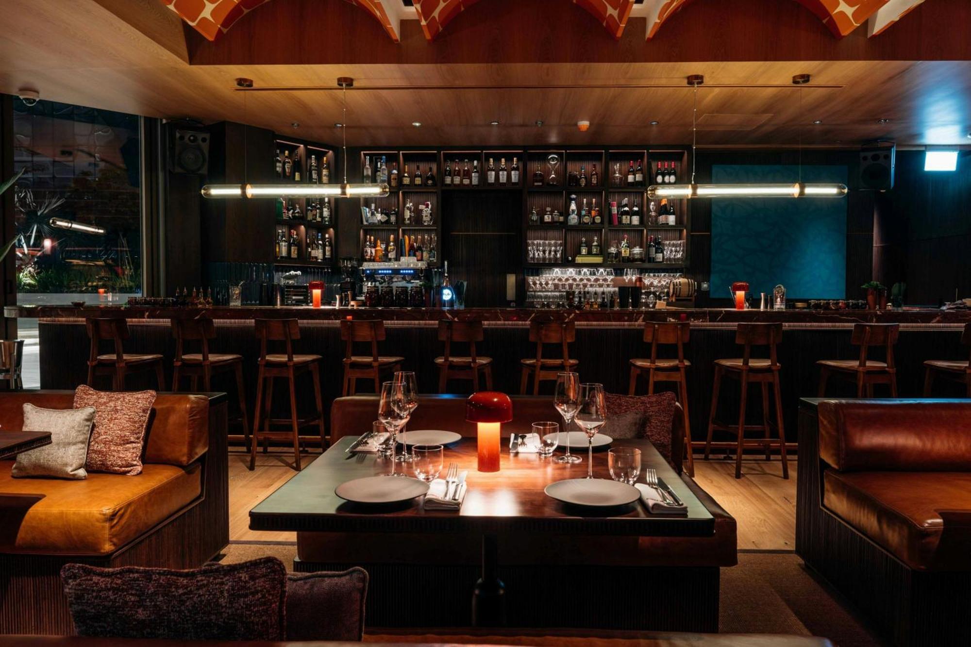 Hotel The St. Regis Dubai, The Palm Esterno foto The bar at the restaurant