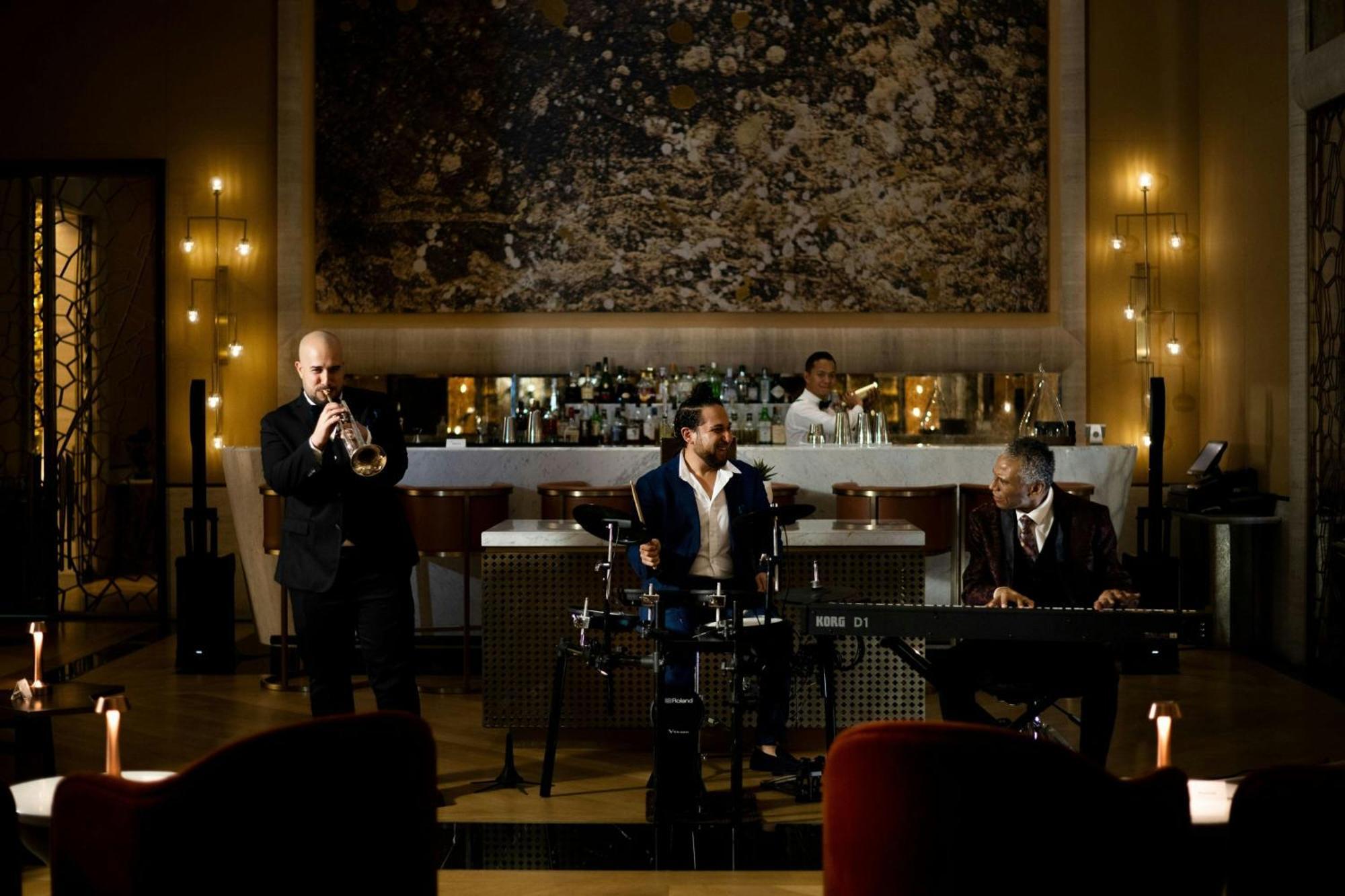 Hotel The St. Regis Dubai, The Palm Esterno foto The piano bar at the Concourse