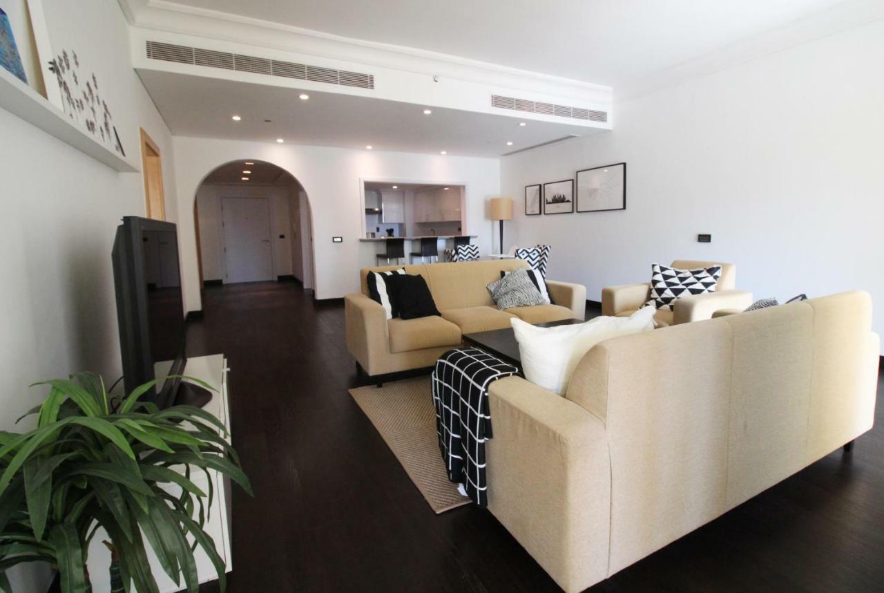 Hotel The St. Regis Dubai, The Palm Esterno foto A living room in a typical apartment